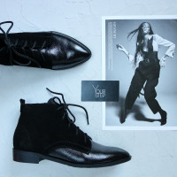 Ботинки из наплака и замши черного цвета с острым носиком Арт. 104-1