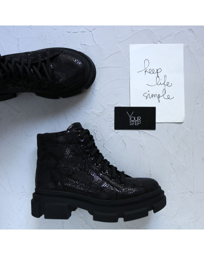 Ботинки со шнуровкой из нубука черного цвета под питон  Арт. 51-3/260