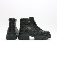 Ботинки со шнуровкой из нубука черного цвета под питон  Арт. 51-3/260