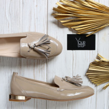 Бежевые лаковые лоферы в темном оттенке с кистями Арт. 156-1/33