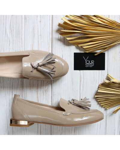 Бежеві лакові лофери в темному відтінку із китицями Арт. 156-1/33