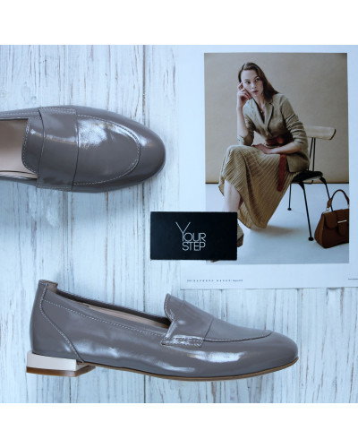 Бежеві лакові лофери в темному відтінку Арт. 156-1П/33