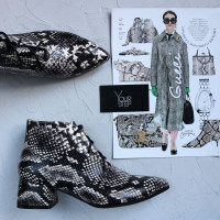 Ботильоны из нубука бежево-черного цвета под питон Арт. 457-7/53Ок 