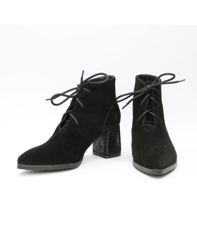 Ботильоны из черной замши с обтяжным каблуком  Арт. 657-10/47Ок