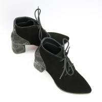 Ботильоны из черной замши с обтяжным каблуком  Арт. 657-10/47Ок