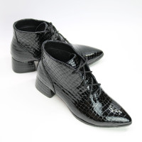 Ботильоны из лаковой кожи черного цвета под рептилию Арт. 457-7/53Ок 