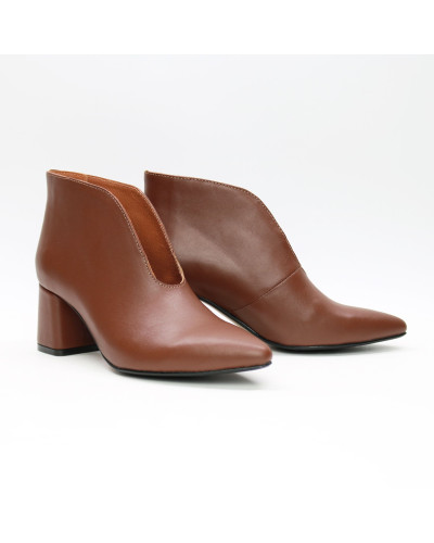 Ботильоны с глубоким вырезом из кожи рыжего цвета на обтяжном каблуке Арт. 657-6/47Ок