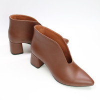 Ботильоны с глубоким вырезом из кожи рыжего цвета на обтяжном каблуке Арт. 657-6/47Ок