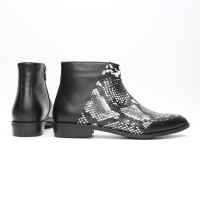 Ботинки из черной кожи и нубука бежево-черного цвета под питон с острым носиком Арт. 104-2