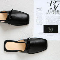 Шльопанці з чорної шкіри з квадратним носом Арт. 072-1