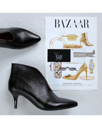 Ботильоны с глубоким вырезом из черной кожи флотар с напылением на шпильке Арт. 657-6/36