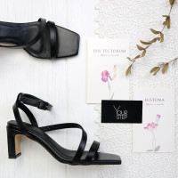 Босоніжки з чорної шкіри з квадратним носом Арт. 667-8/6045Kr