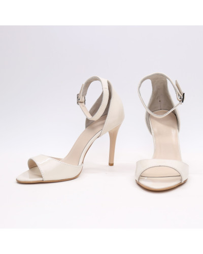 Бежеві лакові босоніжки Арт. 95-11/35