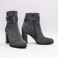Ботильоны из серого велюра с ремешком и каблуком под рептилию Арт. 52-3Ок-53738