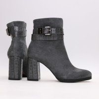 Ботильоны из серого велюра с ремешком и каблуком под рептилию Арт. 52-3Ок-53738