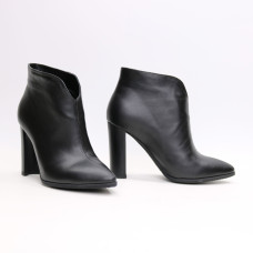 Ботинки из черной кожи на каблуке Арт. 35-15/32