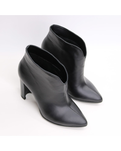 Ботинки из черной кожи на каблуке Арт. 35-15/32