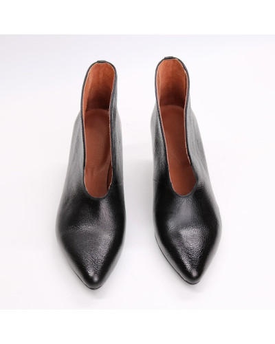 Ботильоны с глубоким вырезом из черной кожи флотар с напылением на шпильке Арт. 657-6/36