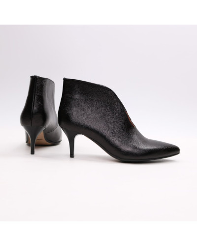 Ботильоны с глубоким вырезом из черной кожи флотар с напылением на шпильке Арт. 657-6/36