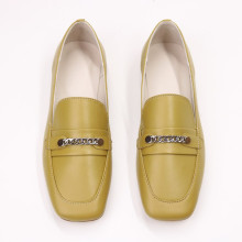 Оливкові шкіряні балетки з квадратним носком і фурнітурою — актуальний акцент сезону (Арт. 072‑4‑3827)