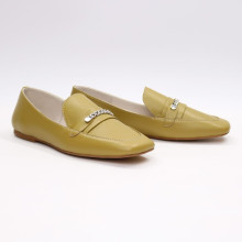 Оливкові шкіряні балетки з квадратним носком і фурнітурою — актуальний акцент сезону (Арт. 072‑4‑3827)