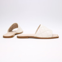 Шльопанці з бежевої стьобаної шкіри Арт. 073-1