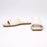 Шльопанці з бежевої стьобаної шкіри Арт. 073-1