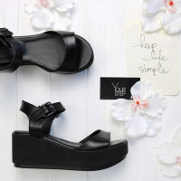 Босоніжки з чорної шкіри на танкетці Арт. 352-2