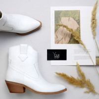 Білі шкіряні Козаки Арт. 10140-2