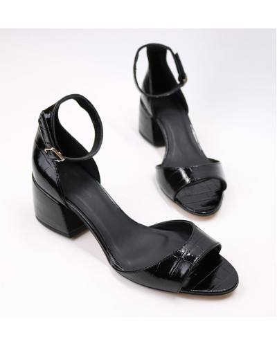 Чорні лакові босоніжки Арт. 605-11/w324Ок