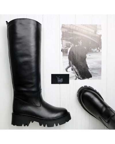 Високі чоботи із чорної шкіри Арт.12-33/Carmen