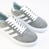 Серые замшевые кеды с белыми шнуровками – современный стиль и максимальный комфорт! Арт. 15-10-0136