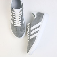 Серые замшевые кеды с белыми шнуровками – современный стиль и максимальный комфорт! Арт. 15-10-0136