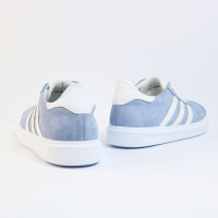 Світло-блакитні замшеві кеди з білими смужками — легкість і стиль у кожному кроці! Арт. 15-10-0136