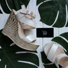 Босоніжки на танкетці з бежевої шкіри Арт. 11-4