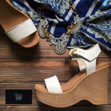 Босоножки на танкетке из бежевой кожи Арт.: 716-2