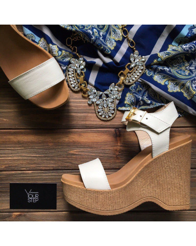 Босоножки на танкетке из бежевой кожи Арт.: 716-2