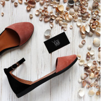 Босоножки из замши цвета персик с черной пяткой на черной подошве Арт. 01-2VG