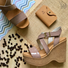 Босоножки на танкетке из лаковой кожи цвета тауп Арт.: 716-3