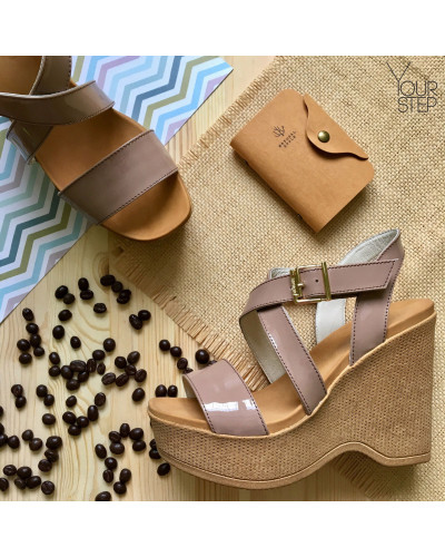 Босоножки на танкетке из лаковой кожи цвета тауп Арт.: 716-3