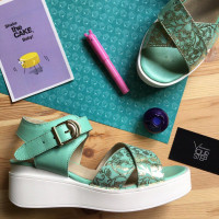 Босоножки на танкетке мятного цвета с узором Арт. 32-2/28