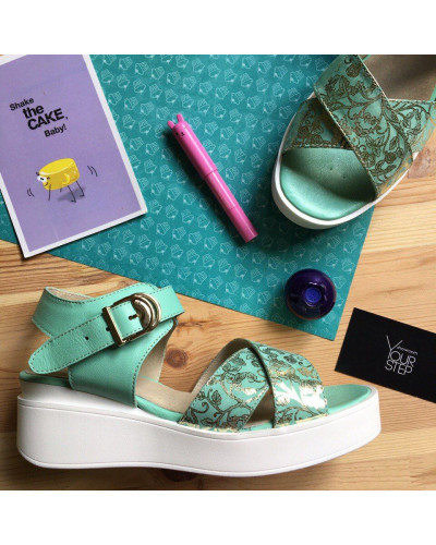 Босоножки на танкетке мятного цвета с узором Арт. 32-2/28