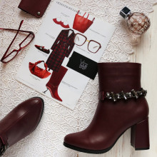 Ботинки бордового цвета с фурнитурой на каблуке Арт. 52-3Ок-3647