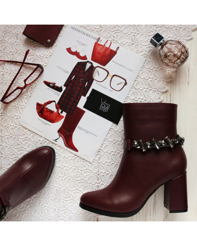 Ботинки бордового цвета с фурнитурой на каблуке Арт. 52-3Ок-3647