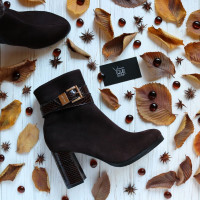 Ботильоны из велюра цвета шоколад с лаковым каблуком и ремешком Арт. 52-3Ок-53738