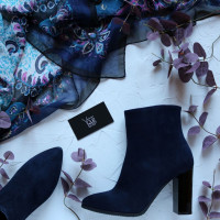 Ботинки на глянцевом каблуке из синего велюра Арт. 35-10/34