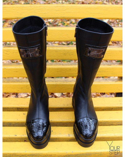 Полусапоги из черной кожи с лаковым носом на высокой подошве Арт. 235-3