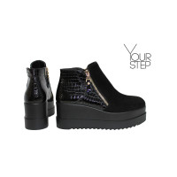 Ботинки из черной замши с лаковой пяткой на высокой подошве Арт. 235-2