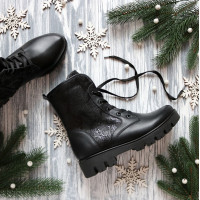 Ботинки из черной кожи со вставками под питон со шнуровкой на тракторной подошве Арт. 12-6(S2)