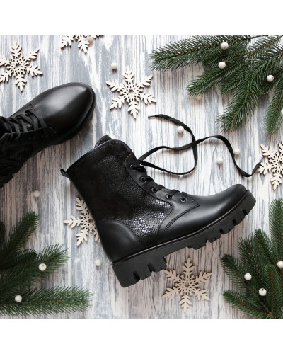 Ботинки из черной кожи со вставками под питон со шнуровкой на тракторной подошве Арт. 12-6(S2)